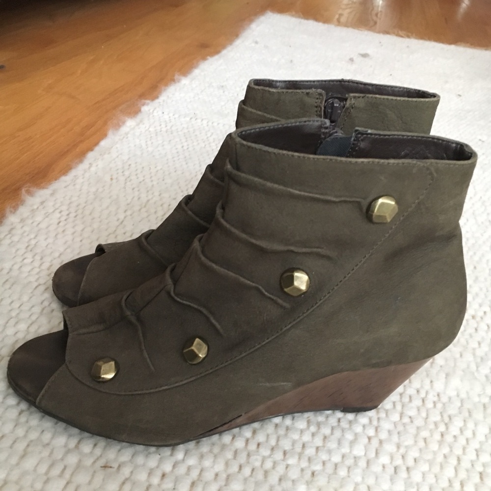 Amazing suede “shooties” by Klub Nico